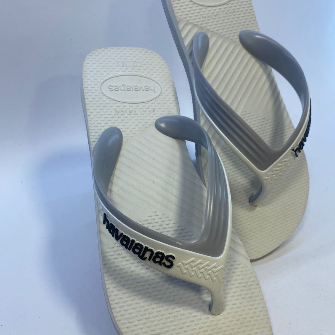 Chinelo Havaianas Dual Branco e Cinza Gelo