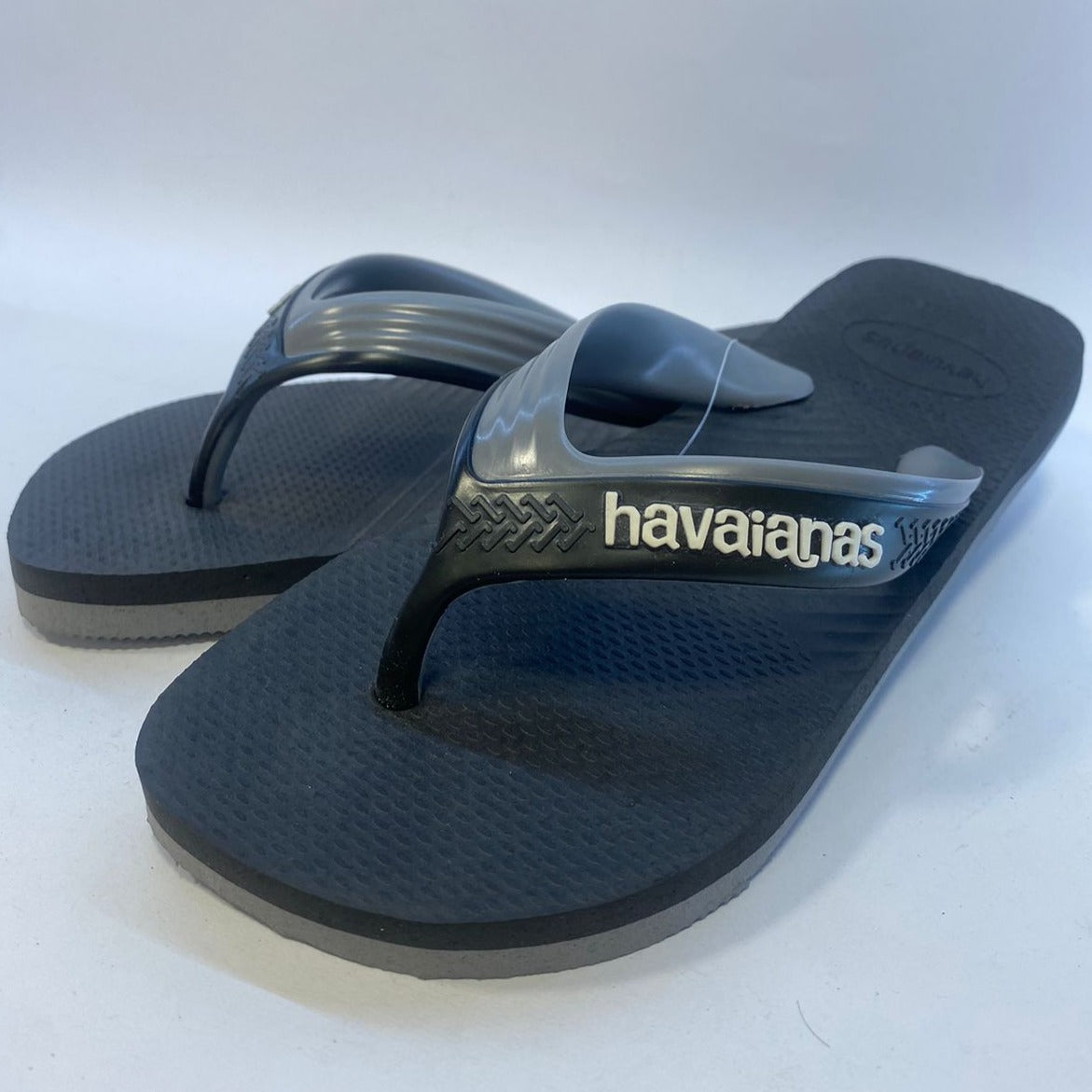 Chinelo Havaianas Dual Preta e Cinza Aco