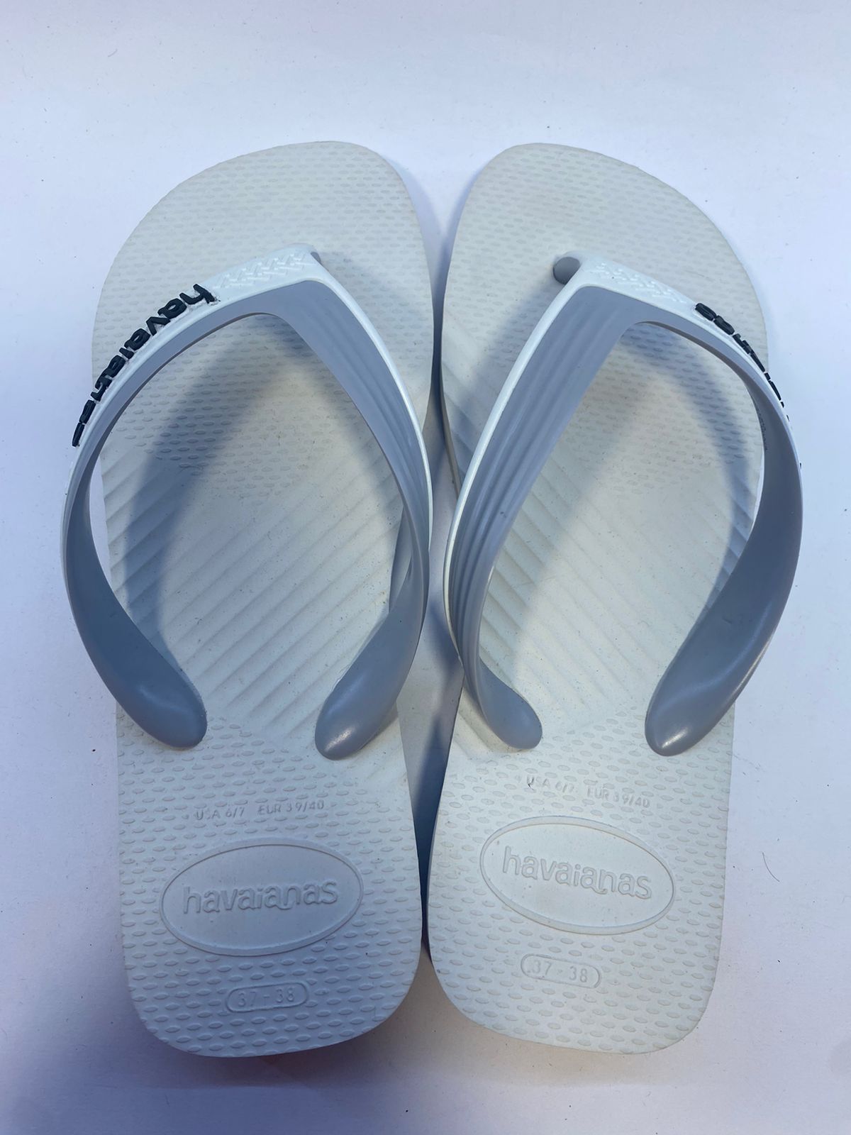 Chinelo Havaianas Dual Branco e Cinza Gelo