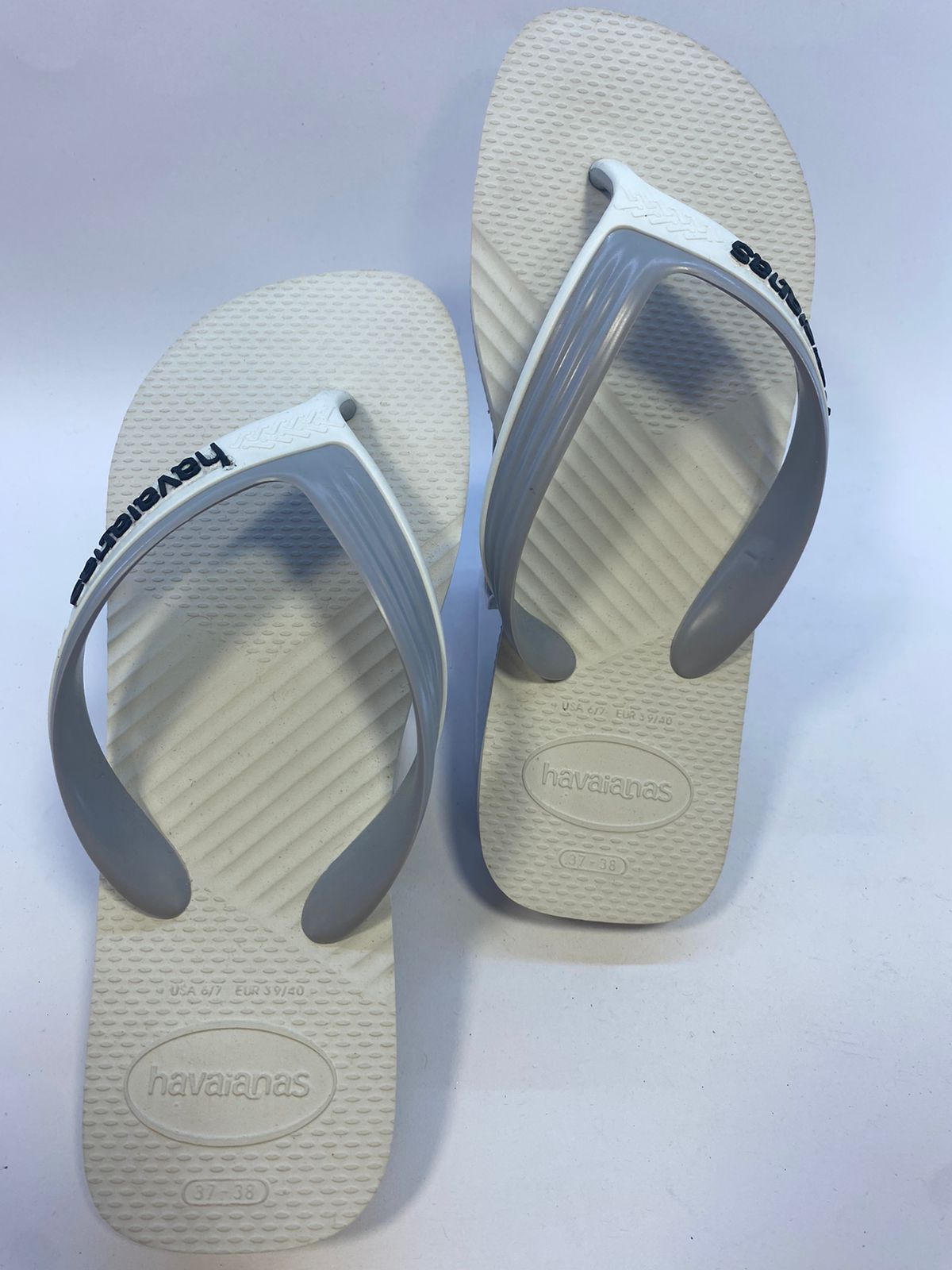 Chinelo Havaianas Dual Branco e Cinza Gelo