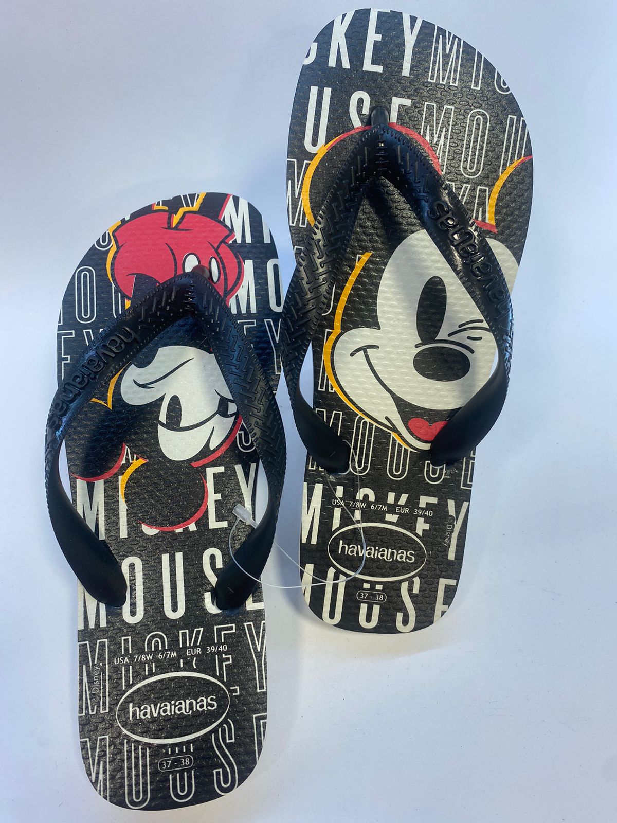 Chinelo Havaianas Top Disney branco e preto