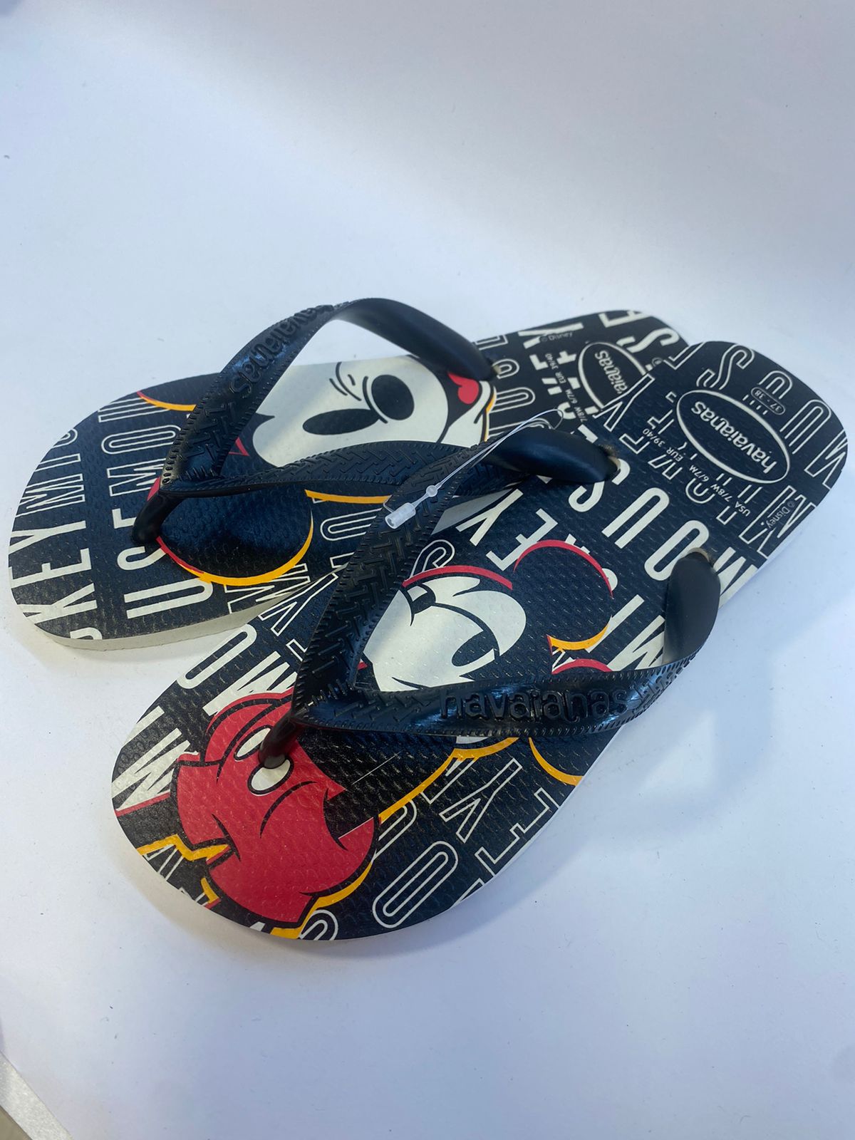 Chinelo Havaianas Top Disney branco e preto